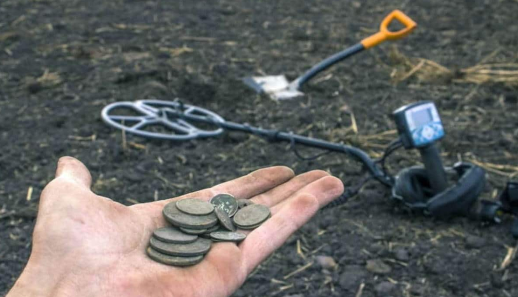 How To Find Coins and Jewelry Using a Metal Detector